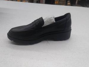 lot 64253 image: Clarks Collection Leather or Suede Loafers -8 Medium