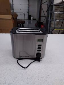 lot 67046 image: Elite Gourmet 2 slice digital toaster, powers on, not tested for heating