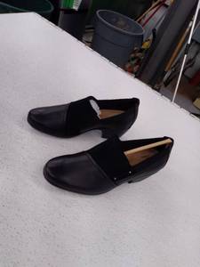 lot 67071 image: Clarks leather heeled shooties, black, womens 7.5 M