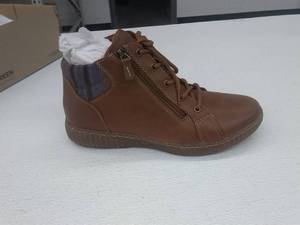lot 67174 image: Clarks Collection Leather Lace-Up Ankle Boots, 11W