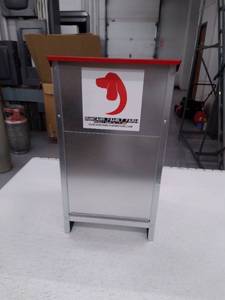 lot 67262 image: Duncans dog feeder pet food station