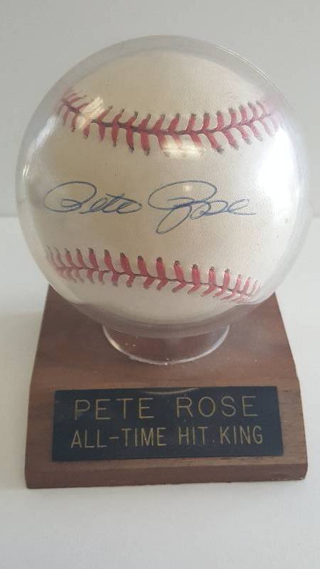 lot 2043 image: Pete Rose Autographed National League Official Baseball w Display Stand