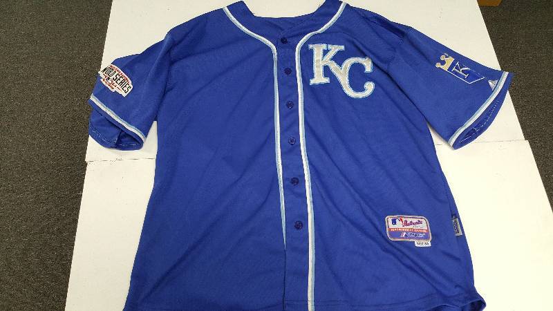 lot 2077 image: Jarrod Dyson Kansas City Royals Jersey #1 Replica Majestic Grey Letters Sz 50