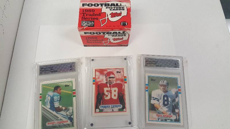 lot 2063B image: 1989 Topps Traded Complete Set w Derrick Thomas & Graded Barry Sanders Troy Aikman Rookie Cards