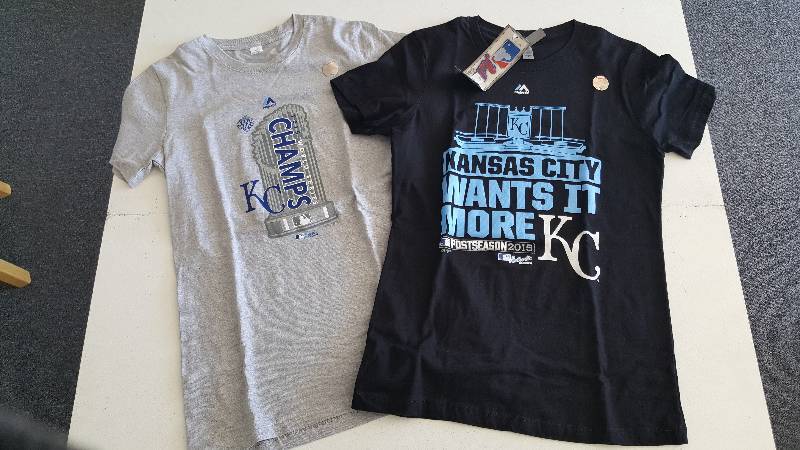 lot 2082 image: Kansas City Royals Womans World Series Postseason T-Shirts Size Medium New with Tags