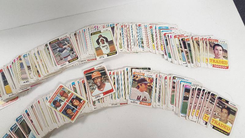lot 2107 image: 1974 Topps Baseball Card Lot Starter Set with Duplicates Over 500 Cards Total