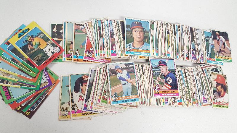 lot 2108 image: 1976 Topps Baseball Card Lot Starter Set with Duplicates Over 275 Cards Total