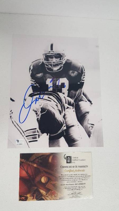lot 2057B image: Dan Marino Autographed 8 x 10 Photo w GAI COA Miami Dolphins HOF