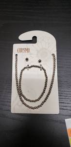 lot 63 image: Simple Yet Elegant Earrings And Necklace Set
