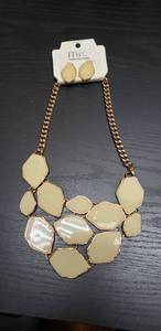 lot 65 image: Elegant Stone Necklace And Earrings Set