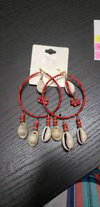 lot 67 image: Pretty Sea Shell And Red Beaded Earrings Set