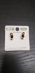 lot 76 image: Very Cute Simple Earrings Set