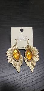 lot 78 image: Cute Earrings