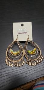 lot 84 image: Super Cute Earrings Set