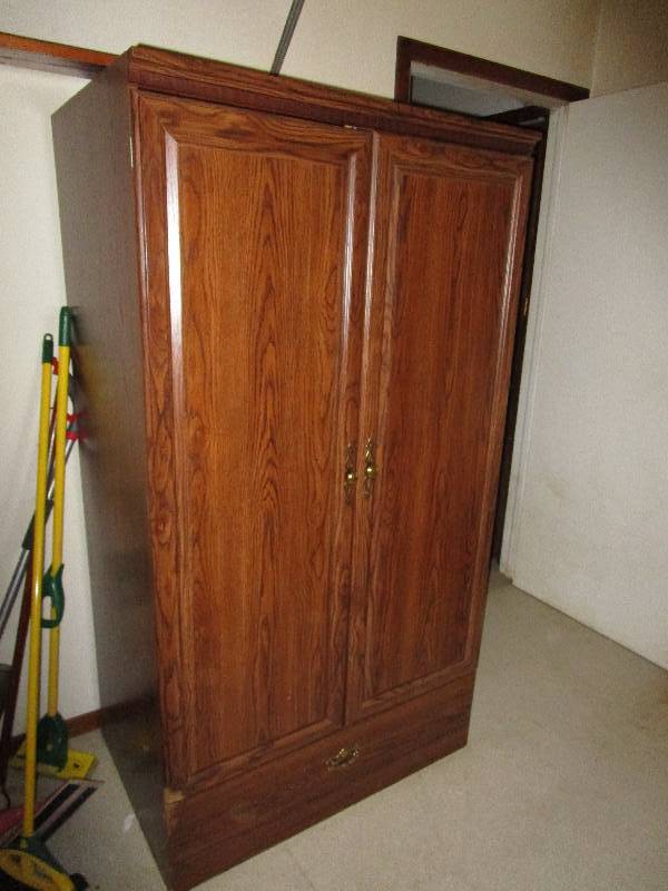 lot 100 image: Quality Wooden storage closet