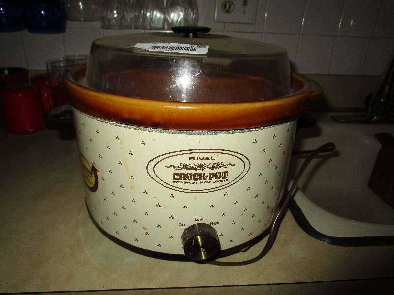 lot 8201 image: Rival crock pot