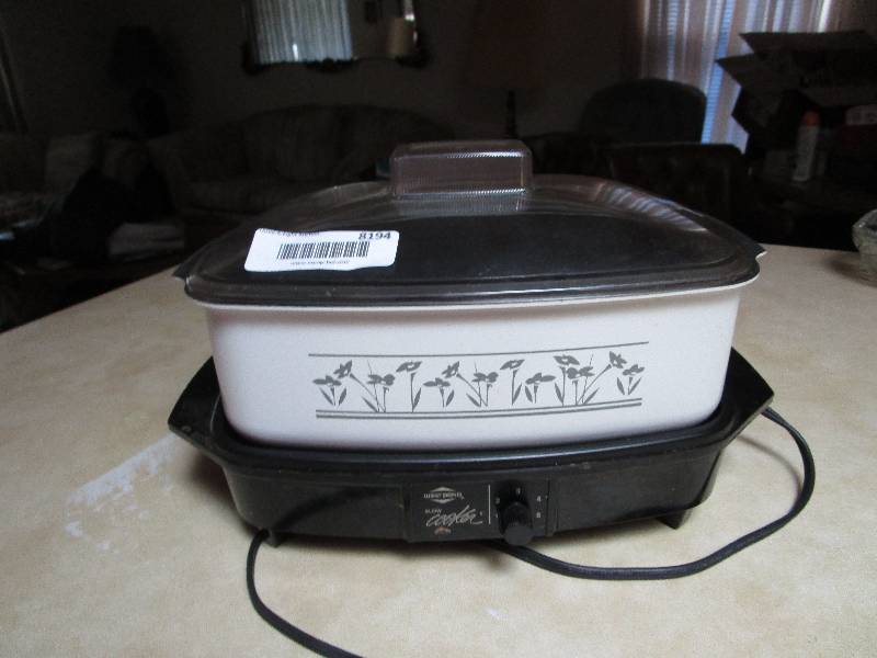 lot 8194 image: Crock pot