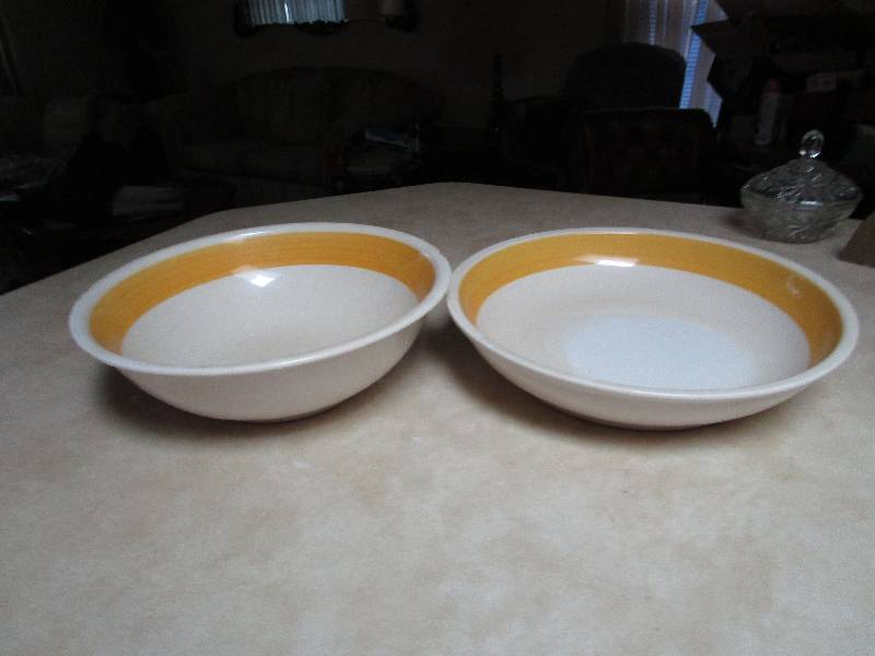 lot 8193 image: Pair of vintage bowls
