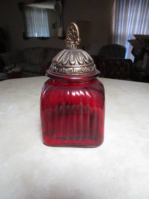 lot 8191 image: Vintage glassware