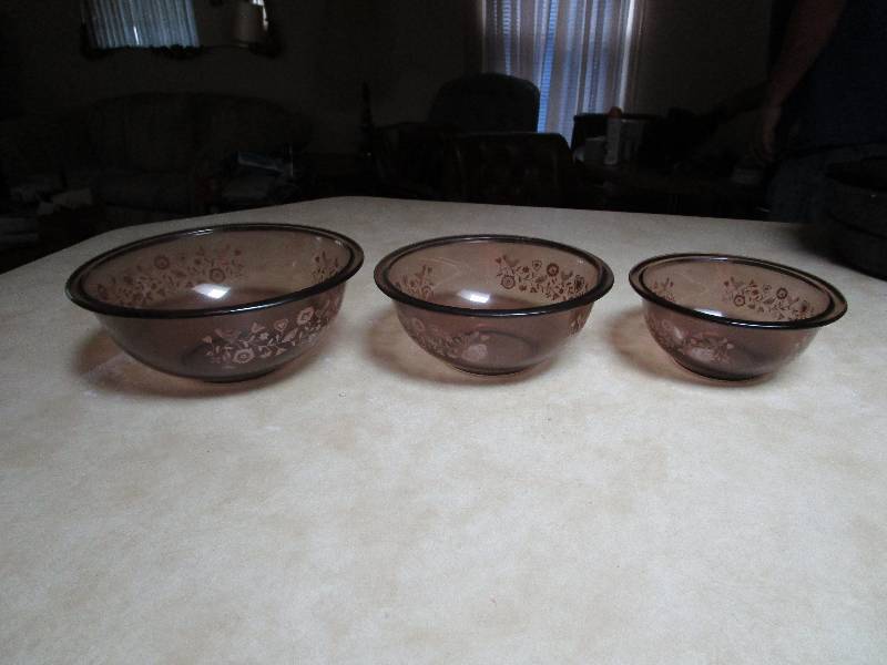 lot 8190 image: Set of vintage nesting bowls