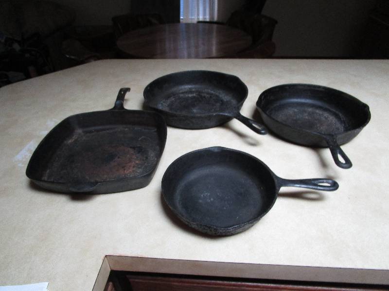 lot 8186 image: Lot of cast iron pans
