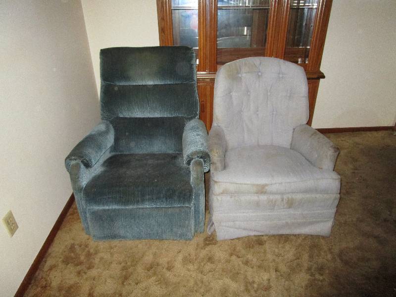 lot 107 image: Pair of Chairs