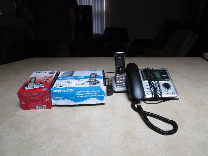 lot 8185 image: Lot of phones