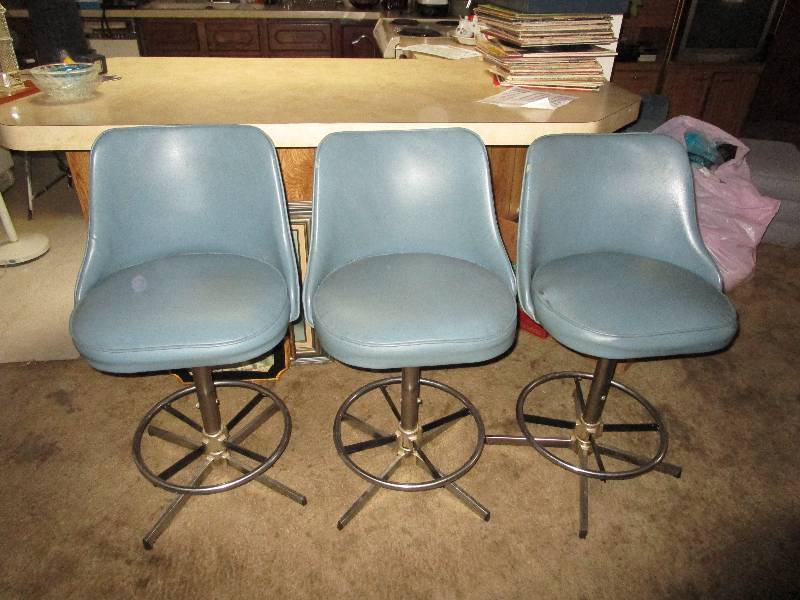 lot 110 image: Set of 3 swivel bar stools