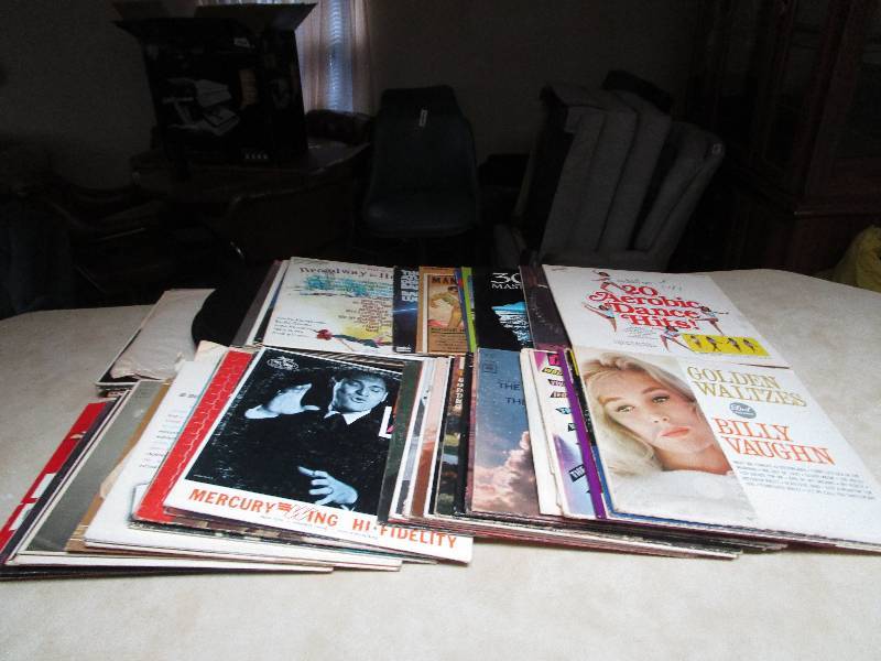 lot 8239 image: Large lot of record albums