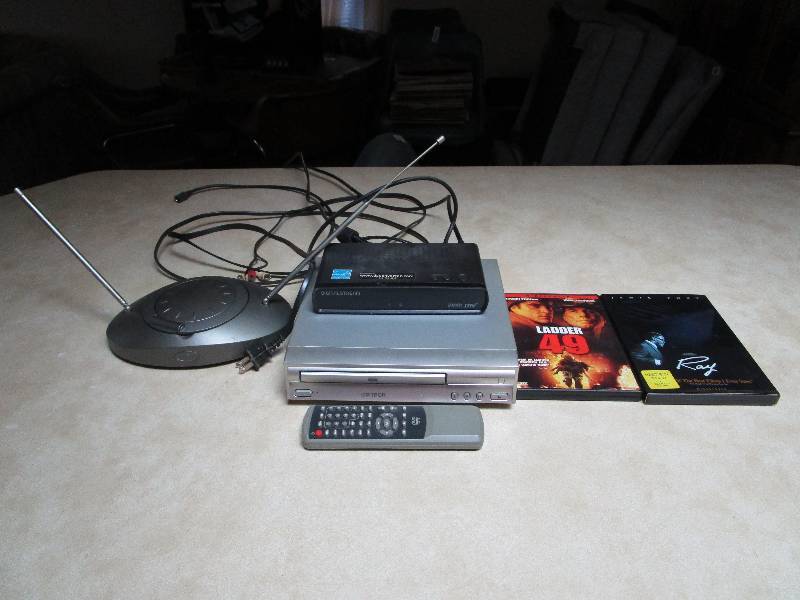 lot 8235 image: Lot of electronics