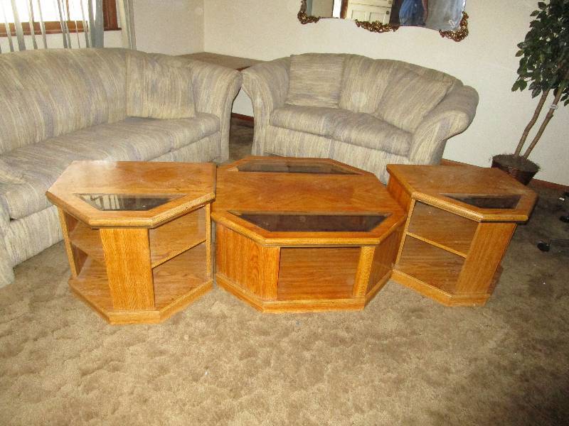 lot 116 image: Living room furniture for refurb