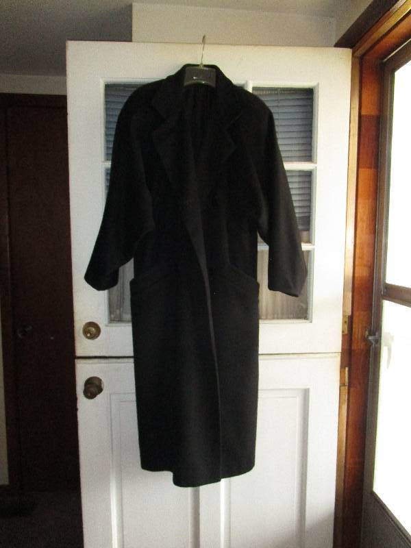 lot 8232 image: Nice ladies Overcoat