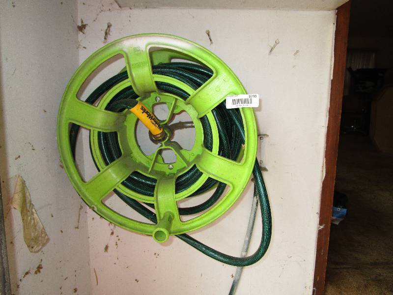 lot 8230 image: Hose reel with hose buyer must remove