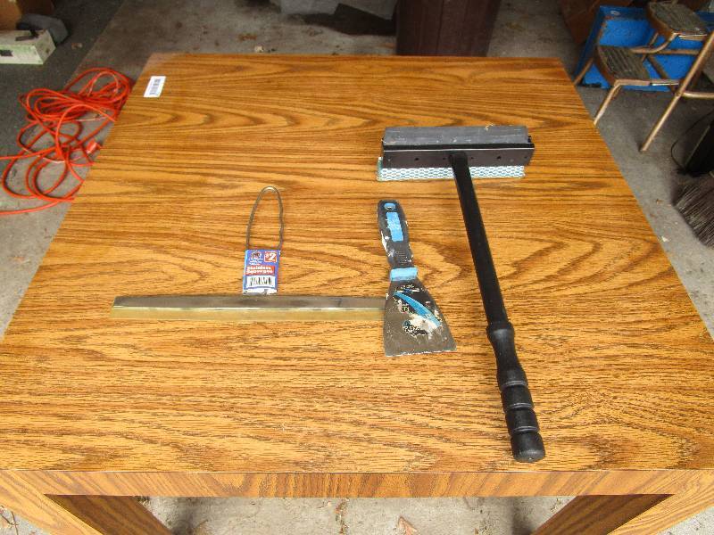 lot 8223 image: Lot of random tools