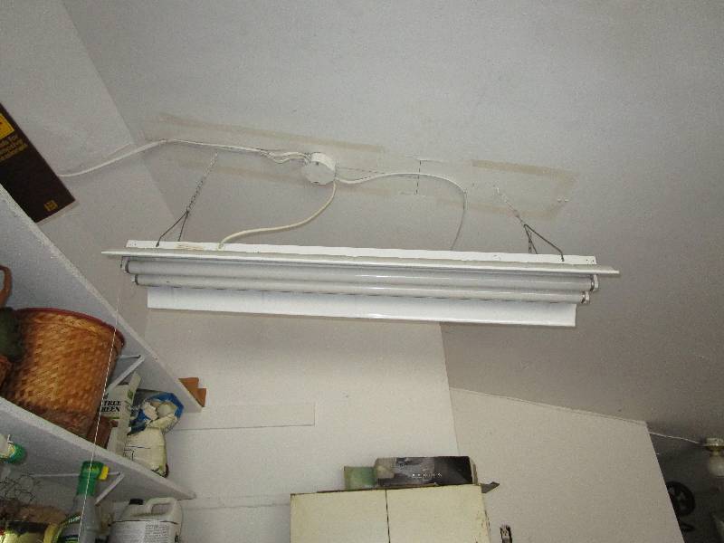 lot 8217 image: Fluorescent shop light buyer must remove