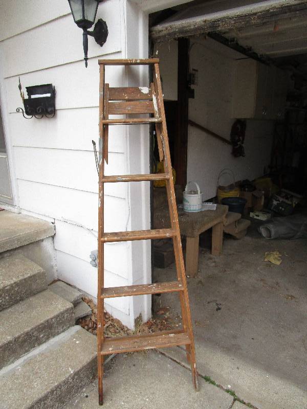 lot 8212 image: 6 foot step ladder