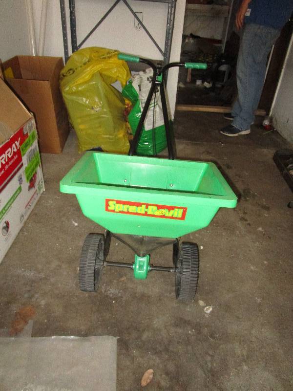 lot 8210 image: Seed Spreader