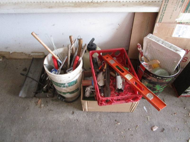 lot 8267 image: Lot of Garage items