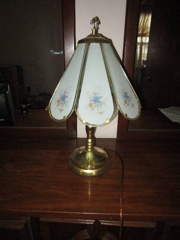 lot 8260 image: Desk lamp