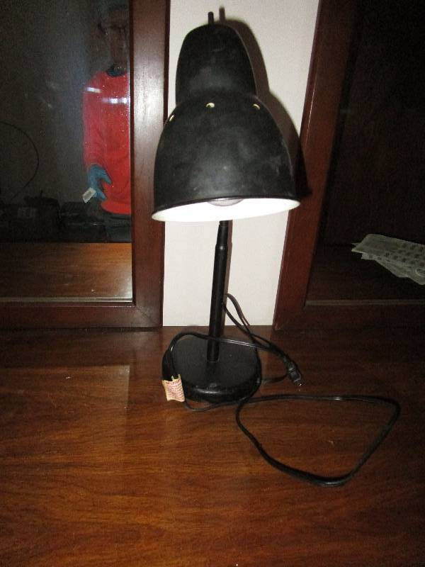 lot 8259 image: Desk lamp