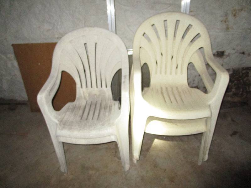 lot 8255 image: Lot of outdoor chairs