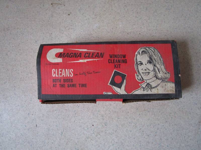 lot 8247 image: Magna clean window cleaning kit