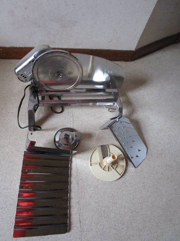 lot 8243 image: Rival electric Food Slicer