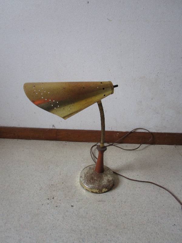 lot 278 image: Brass table lamp