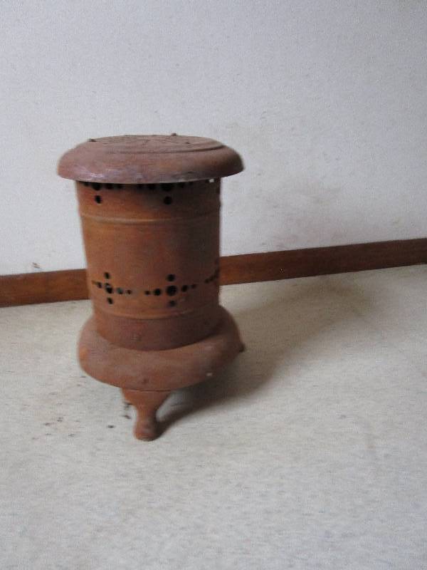 lot 277 image: Antique heater