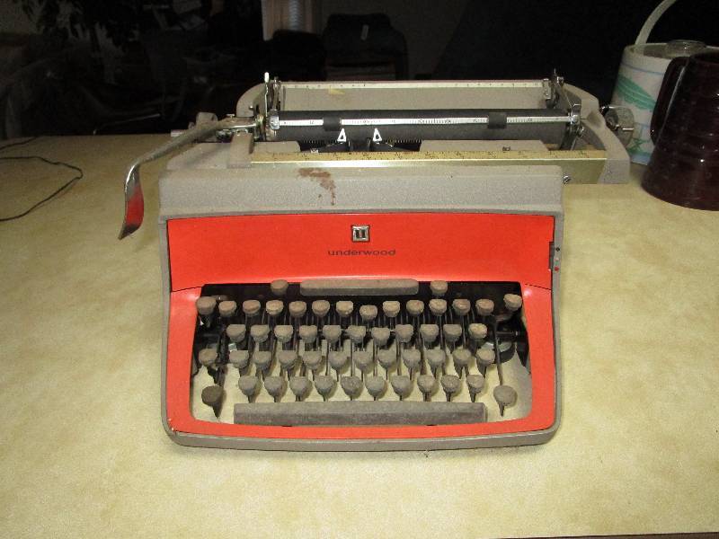 lot 276 image: Underwood vintage typewriter