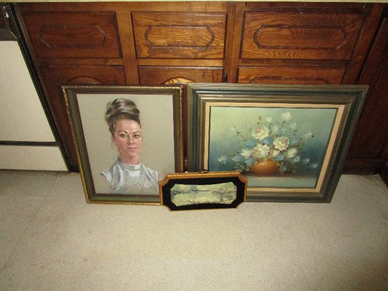 lot 270 image: Vintage wall decor