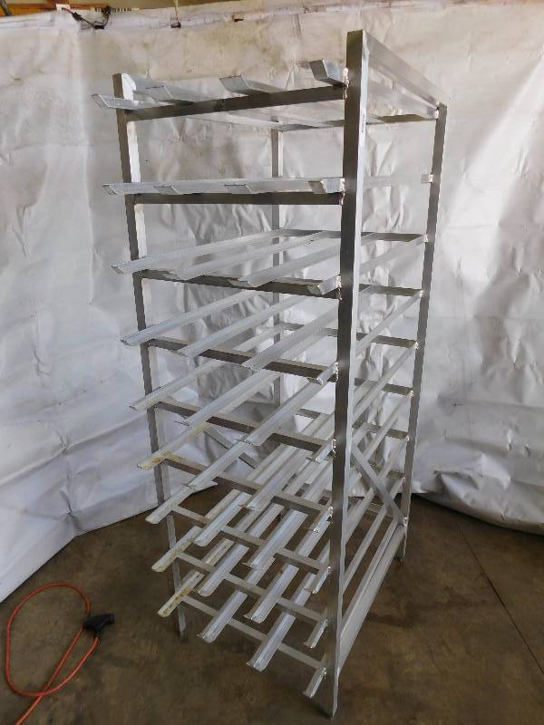 lot 622 image: Advance Tabco #10 Can Rack