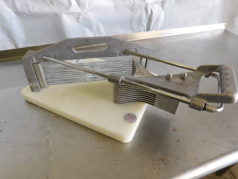 lot 627 image: Vegetable Slicer