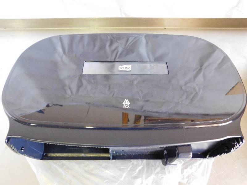 lot 632 image: Box of NEW Tork Toilet Paper Holders